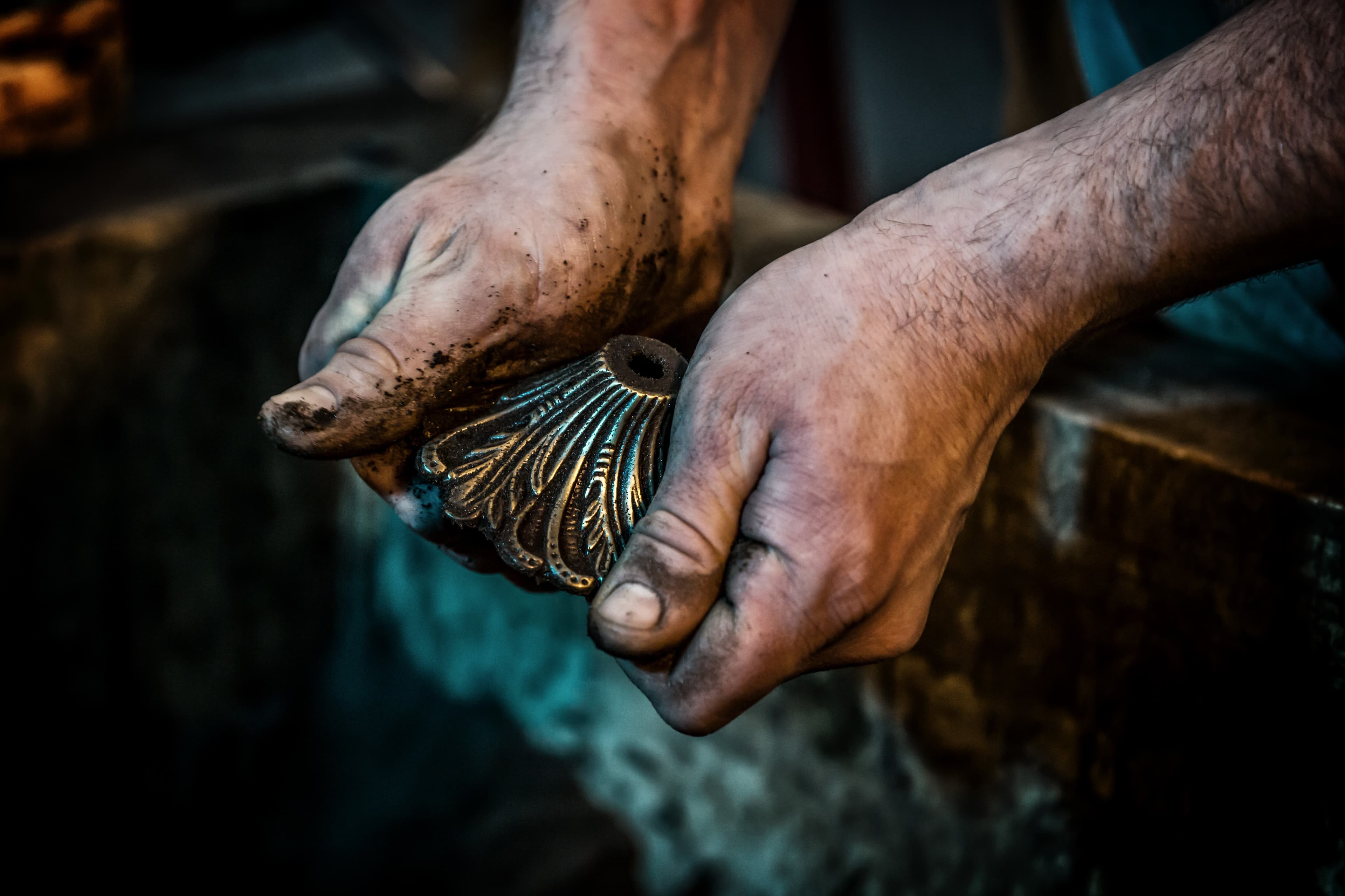 Glass artisan at work